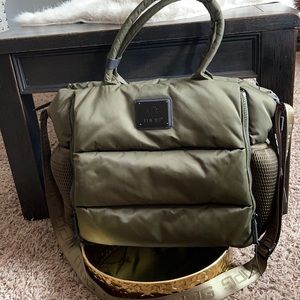 Black Diamond Bag, Carry everything you need in this spacious,